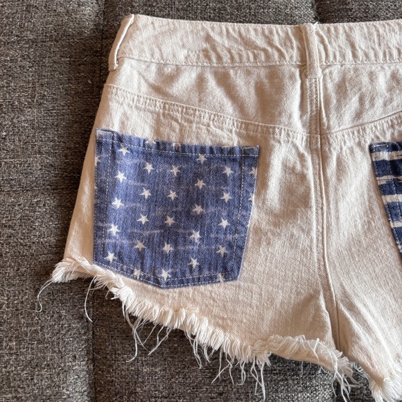 American Eagle Outfitters Women's Off White SZ 8 Shorts Patriotic Back Pockets - Picture 6 of 9
